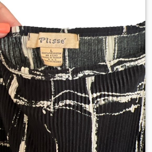 Plisse Abstract Black Cami - Picture 2 of 4